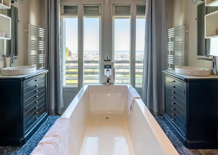 Maison Valmer - L'armateur, Elegant Penthouse Classe 4 Etoiles Apartment